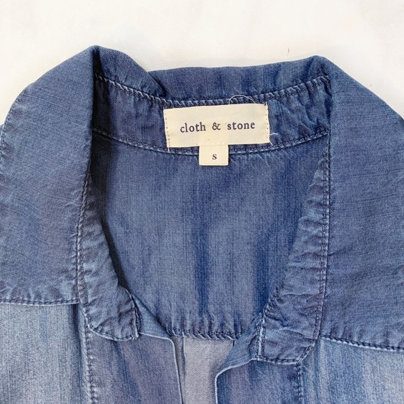 Cloth & Stone Chambray V-Neck Shirt - Picture 4 of 5